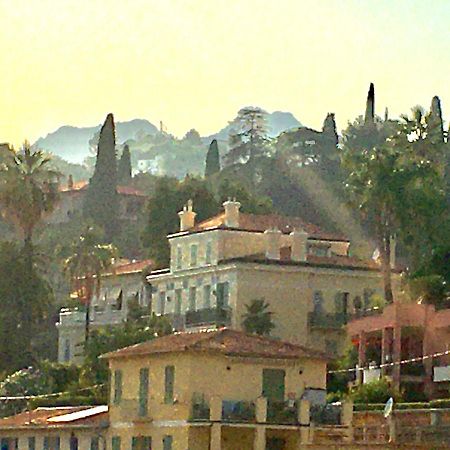 bel appartement lumineux joyeux spacieux, vue mer Menton Extérieur photo