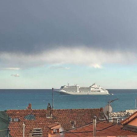 bel appartement lumineux joyeux spacieux, vue mer Menton Extérieur photo