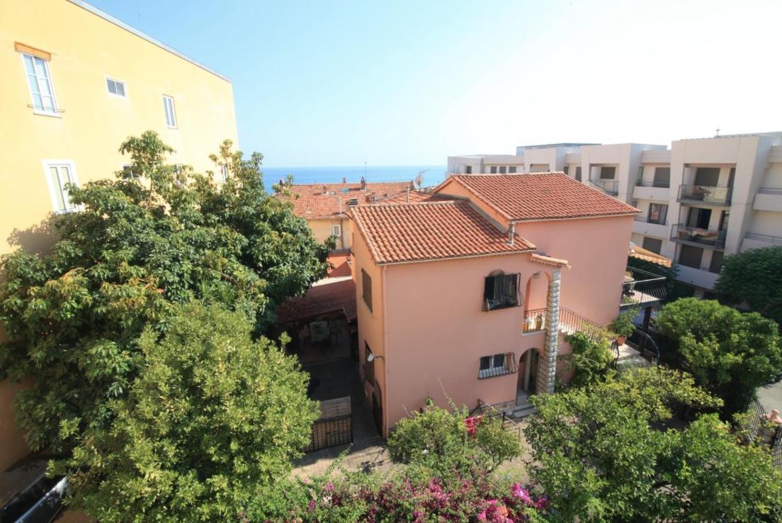 bel appartement lumineux joyeux spacieux, vue mer Menton Extérieur photo