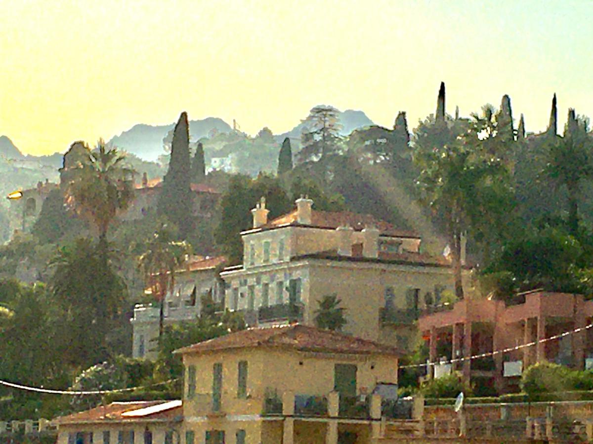 bel appartement lumineux joyeux spacieux, vue mer Menton Extérieur photo