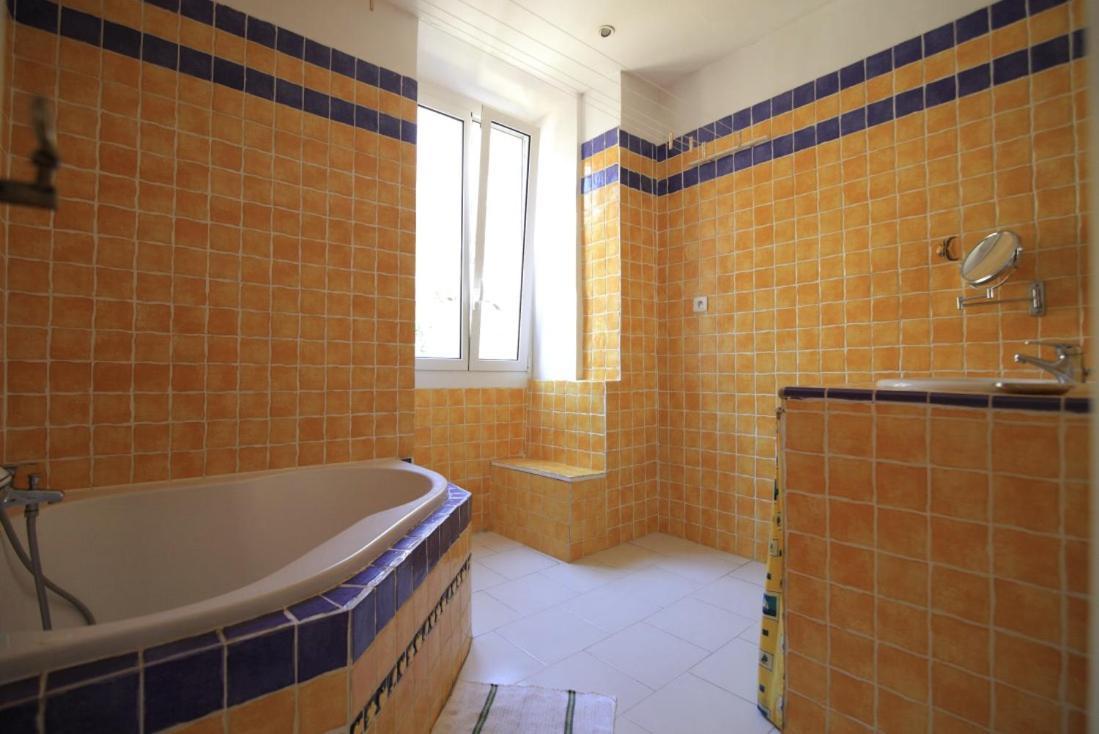 bel appartement lumineux joyeux spacieux, vue mer Menton Extérieur photo